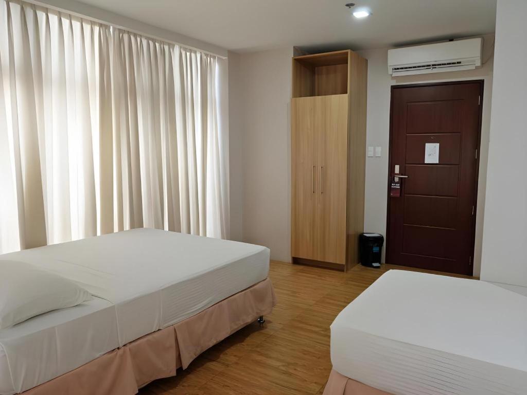 Capitol And 2* Cebu