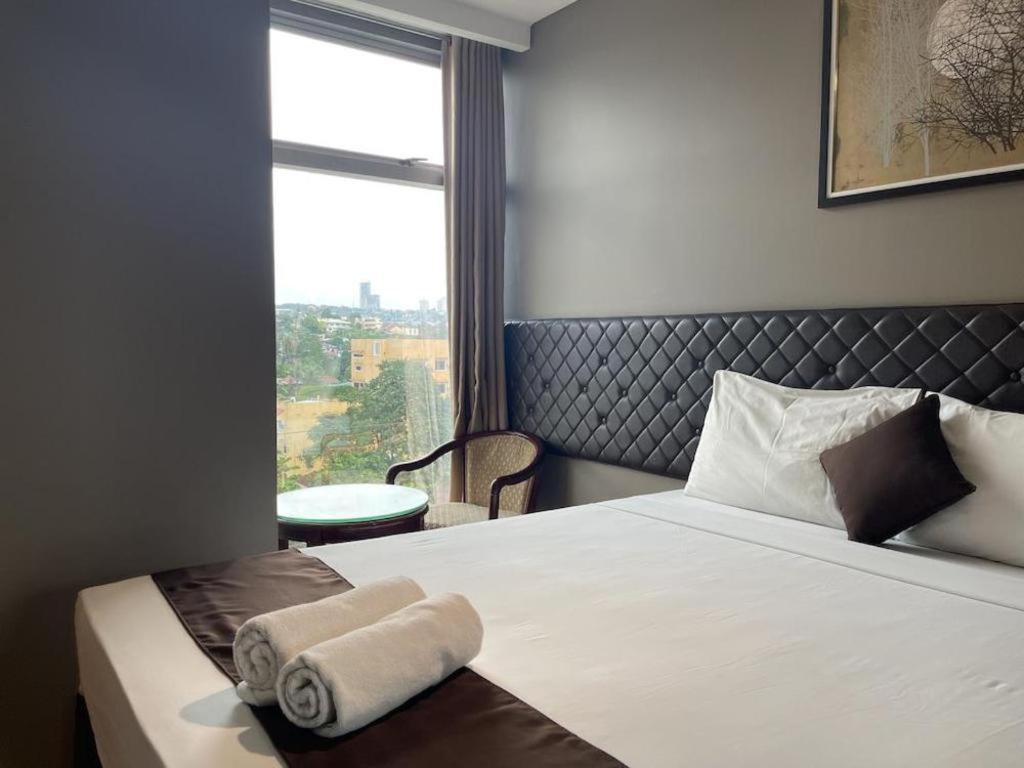 Hotel Capitol And