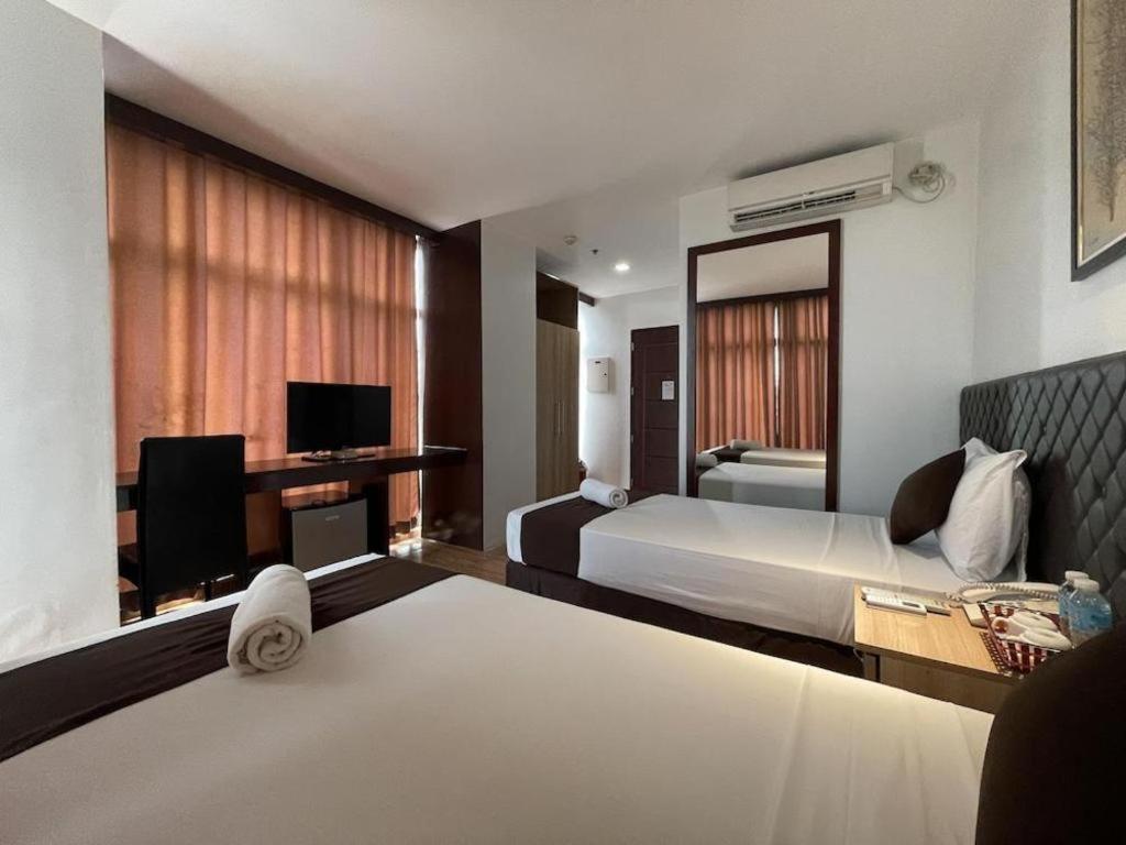 Capitol And 2* Cebu