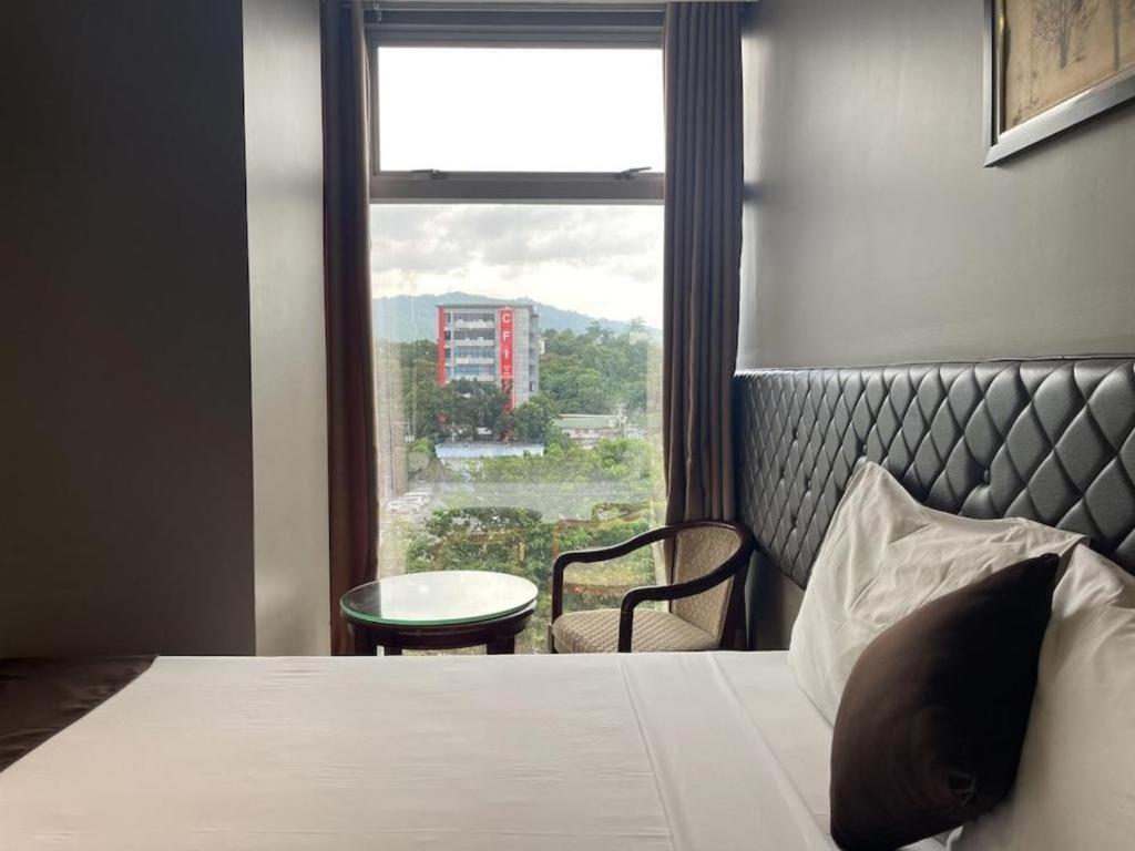 Hotel Capitol And 2*