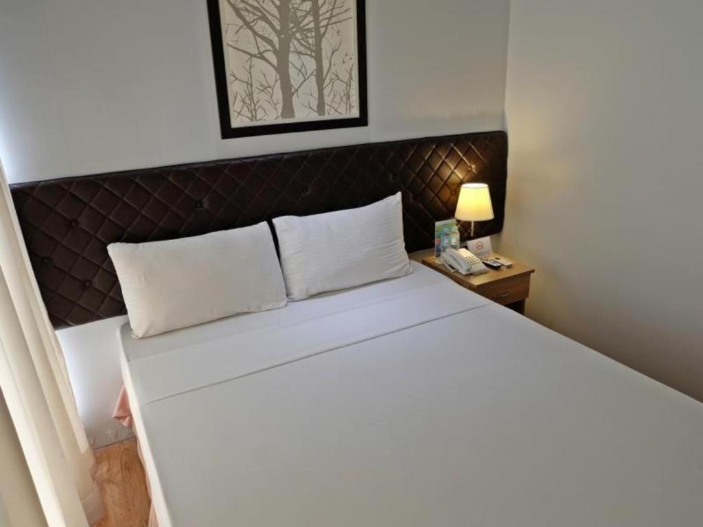 Hotel Capitol And 2*