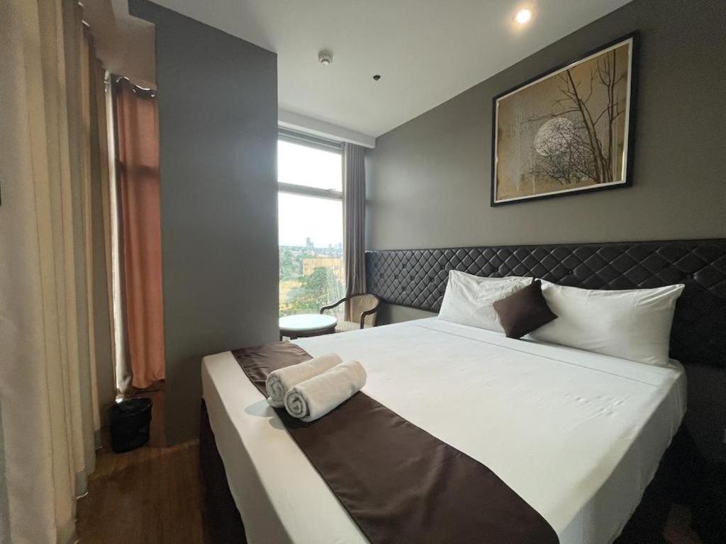 Capitol And Hotel 2*