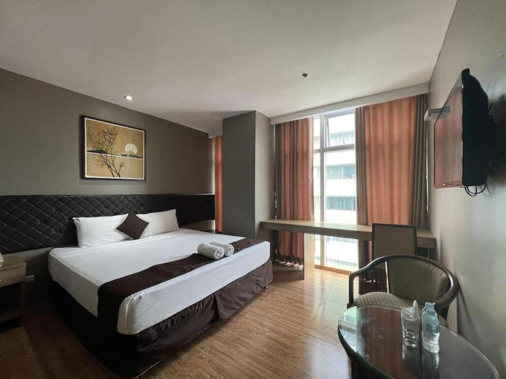 Capitol And 2* Cebu